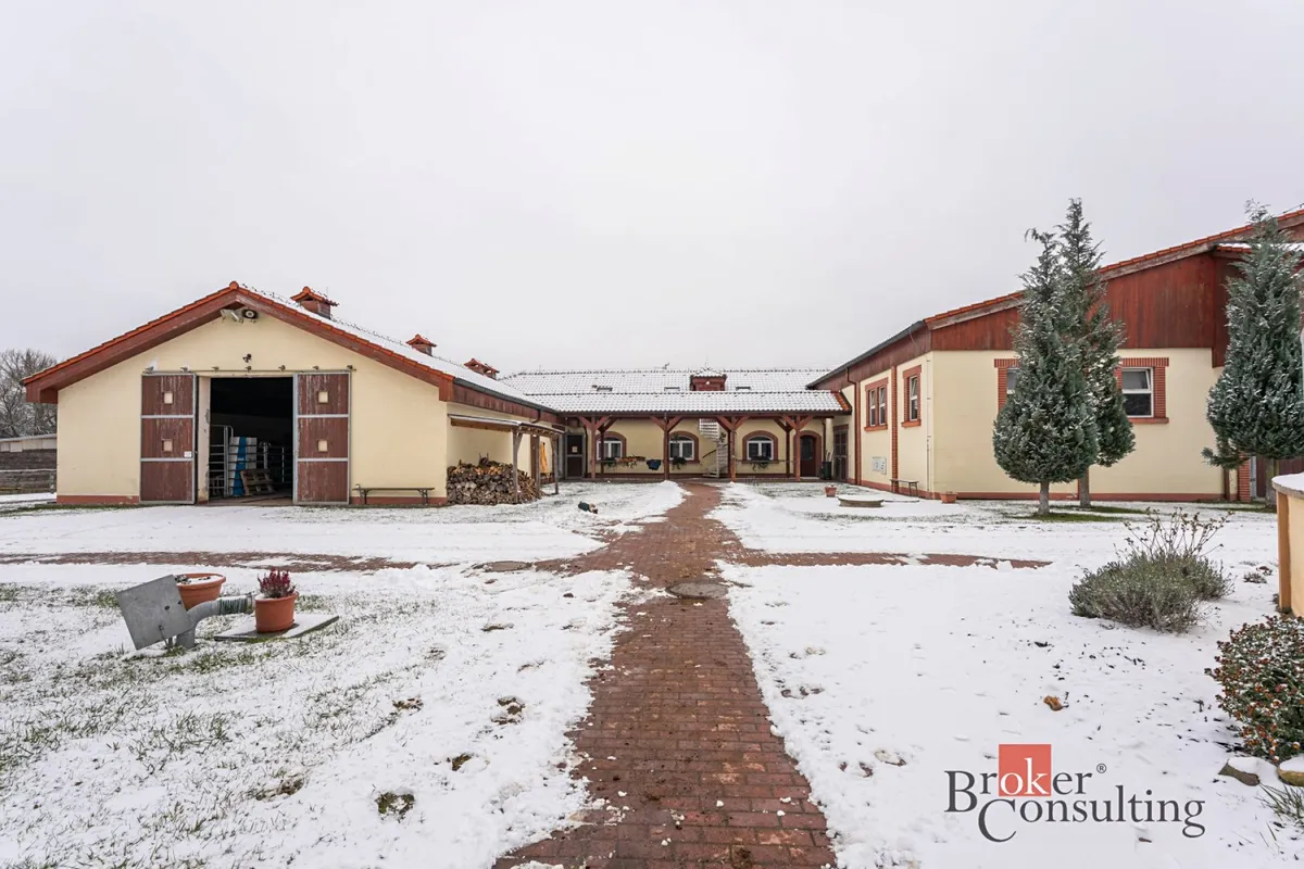 Prodej specifického typu nemovitosti 2093 m²